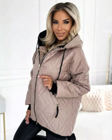 Jacheta matlasată cu glugă și croială confortabilă pentru femei®